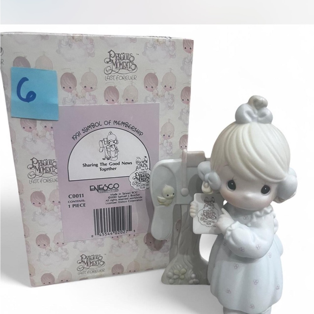 Precious Moments Sharing the Good News Together Figurine in excellent condition!